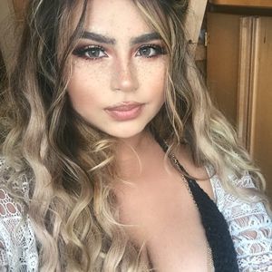 Meet your Posher, Roxanne